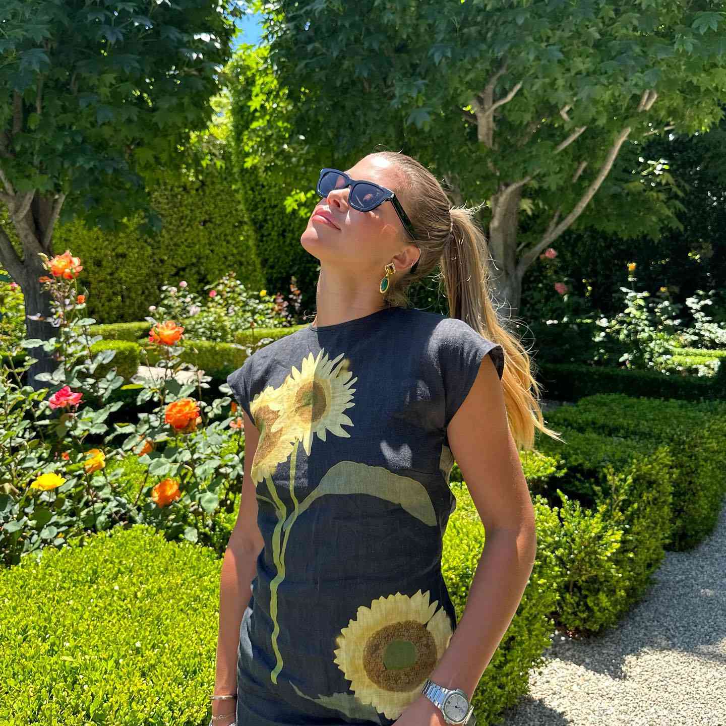 sofia richie grainge in sunglasses in garden