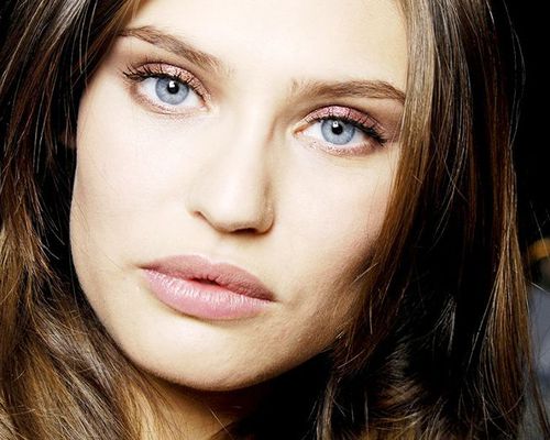 Woman with pink light pink lipstick and eyeshadow