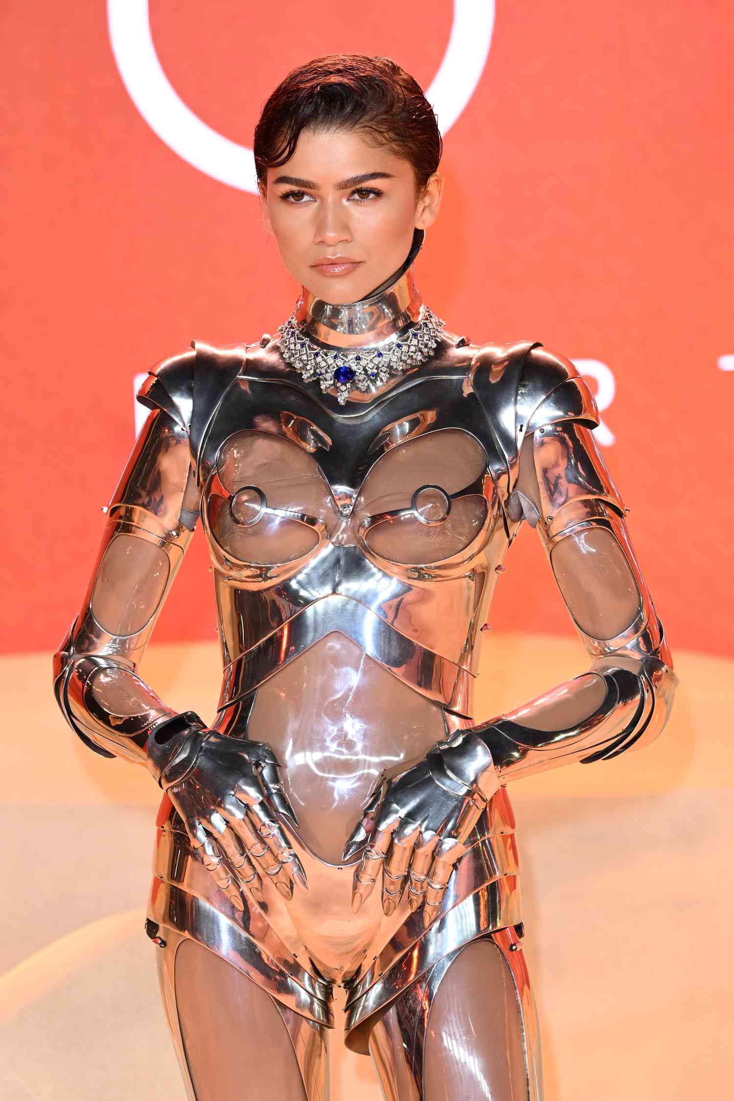 Zendaya in the vintage mugler robot silver cat suit with matching silver eyeshadow and highlight at the London Dune: Part Two premiere