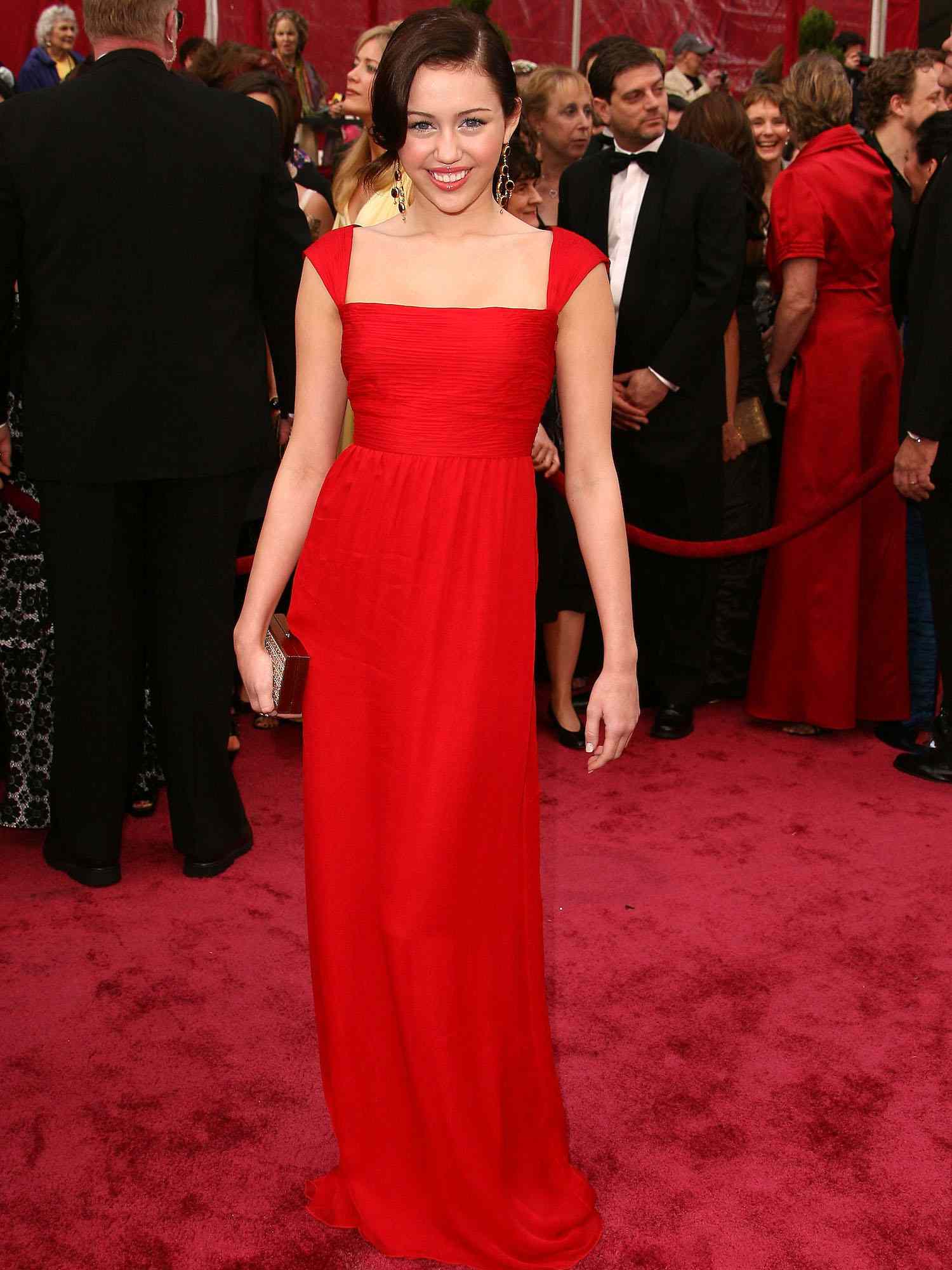 Miley Cyrus wears a red Valentino gown to the 2008 Oscars