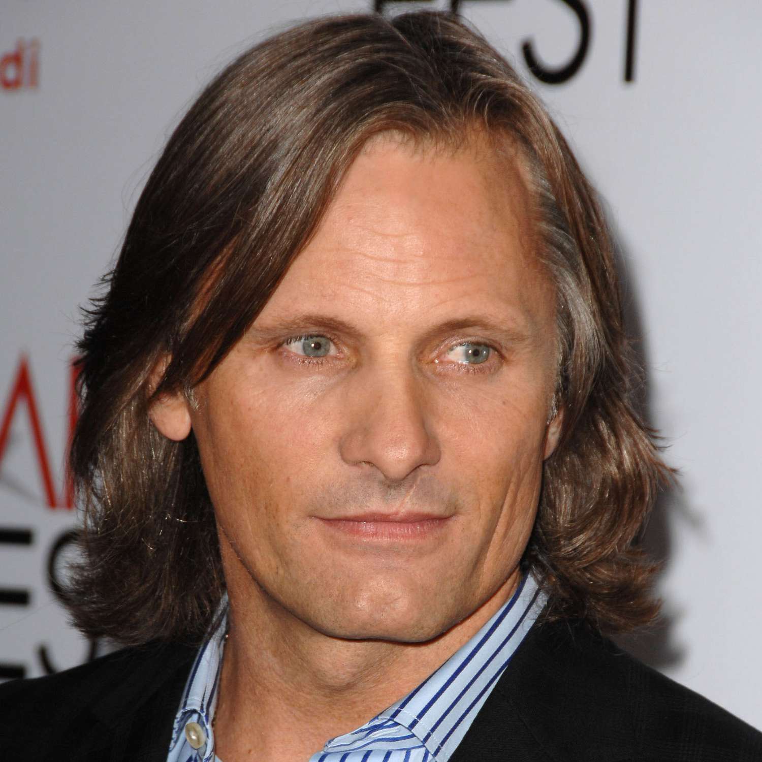 long hairstyles for men - Viggo mortensen