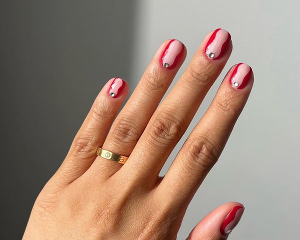 A short red and pink manicure