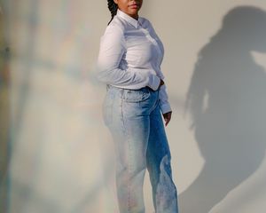 curvy black woman in jeans and white shirt