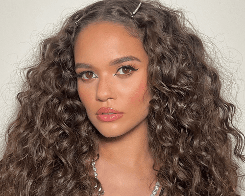 madison pettis wearing curly hair