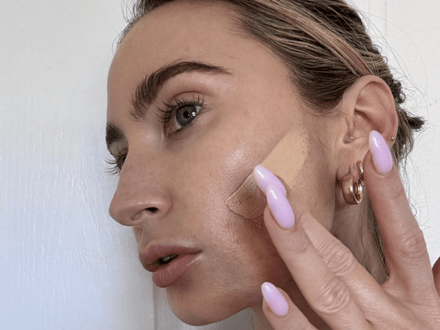 Taylor Jean Stephan showing a swatch of IT Cosmetics CC+ Cream Natural Matte Foundation on her face