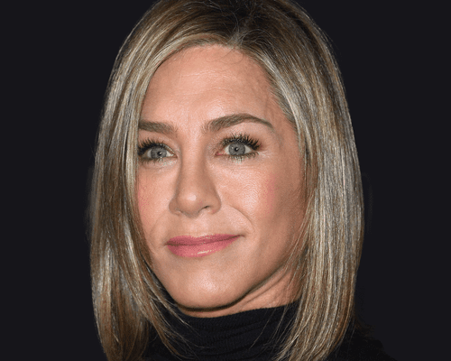 jennifer aniston wearing straight hair and neutral makeup