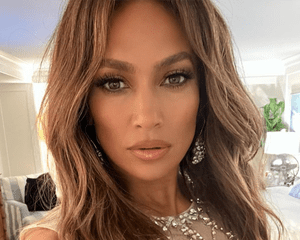 Jennifer Lopez selfie