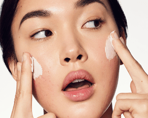 model applying the Sofie Pavitt Benzoyl Peroxide Acne Mask