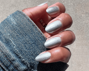 Close-up on a silver manicure